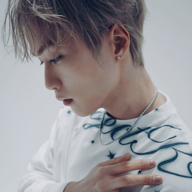 Sparkle Cursive Logo LS Tee 詳細画像